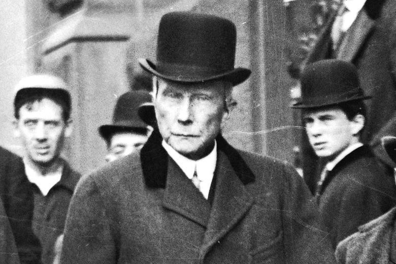 Trong một cuộc phỏng vấn, David Rockefeller tiết lộ lý do quan trọng khiến gia tộc có thể tồn tại lâu dài như thế, là vì họ có phương châm riêng.