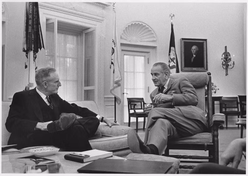 Người nhà Rockefeller duy trì lịch sử gia đình một phần thông qua "căn nhà chung", nơi họ có thể tụ họp và kết nối với quá khứ của gia đình.