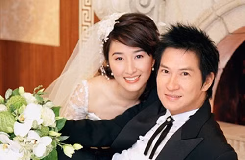 Năm 2013, Trương Gia Huy bỏ ra 9,55 triệu NDT (33 tỷ đồng) để mua căn hộ tầng thứ 23 trong khu căn hộ cao cấp Jia Bo thuộc khu dân cư thu nhập cao Happy Valley nổi tiếng của Hong Kong (Trung Quốc) tặng vợ Quan Vịnh Hà.