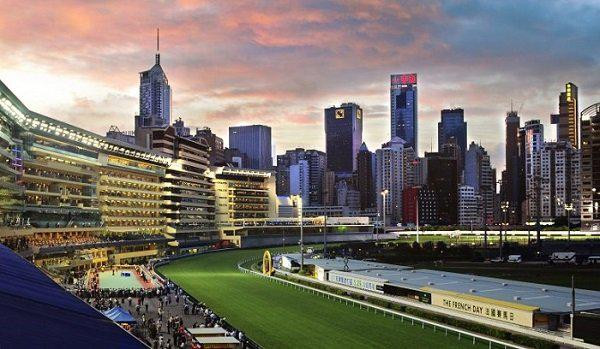 Môi giới nhà đất thuật lại lời từ chối của Trương Gia Huy rằng: "Tôi không có ý định bán bất kỳ bất động sản nào. Tôi chẳng thiếu tiền nên sẽ để dành chúng cho bản thân và gia đình". Nguồn ảnh: Sina, Weibo