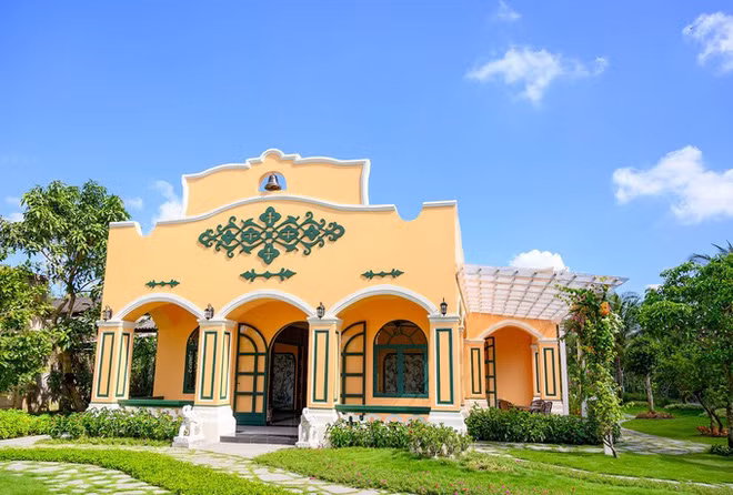 Anh bắt đầu cải tạo xây dựng cách đây 2 năm để làm chỗ nghỉ ngơi và gặp gỡ người thân, bạn bè những lúc rảnh rỗi.