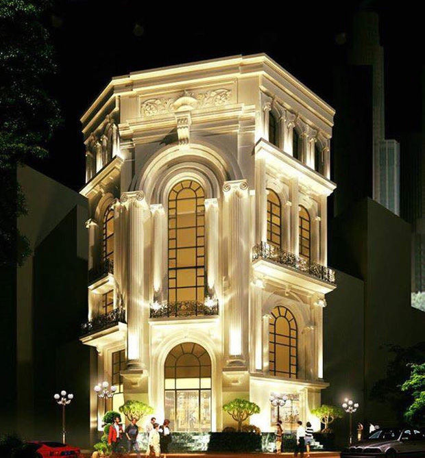 Năm 2016, cựu hot girl từng gây xôn xao khi trở thành người thứ 2 ở Việt Nam sở hữu chiếc Bentley Bentayga. Tại thời điểm đó, mức giá xe đã rơi vào khoảng 20 - 21 tỷ đồng. Ảnh: FBNV