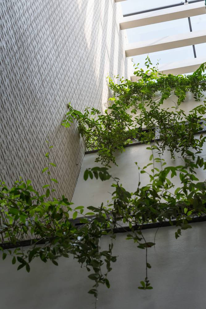 Đây là mẫu nhà ống điển hình ở Việt Nam với đặc điểm chung là mặt tiền hẹp, diện tích sinh hoạt thuôn dài.