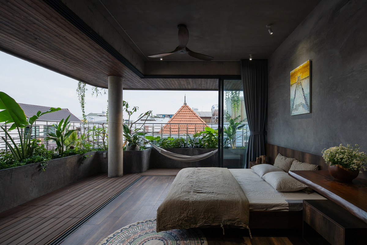 Tất cả các phòng ngủ, bếp, phòng làm việc, phòng vệ sinh đều được chiếu đèn vàng và có view xanh.