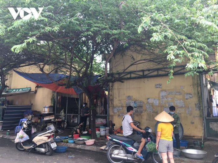 Vì thế để chủ động ngăn chặn, kiểm soát hiệu quả tình hình dịch bệnh, đặc biệt các điểm có nguy cơ cao, UBND TP. Hà Nội yêu cầu các cấp cơ sở phải vào cuộc kịp thời, kiểm tra thực hiện nghiêm các quy định chứ không để tình trạng chợ cóc, chợ tạm vẫn còn hoạt động ở một số nơi./.