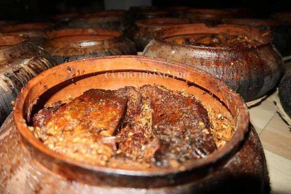 Bởi thế, một niêu cá nhỏ có giá thấp nhất là 500.000 đồng. Những nồi to hơn có giá lên đến 1,5 - 2 triệu đồng. Ảnh: Internet