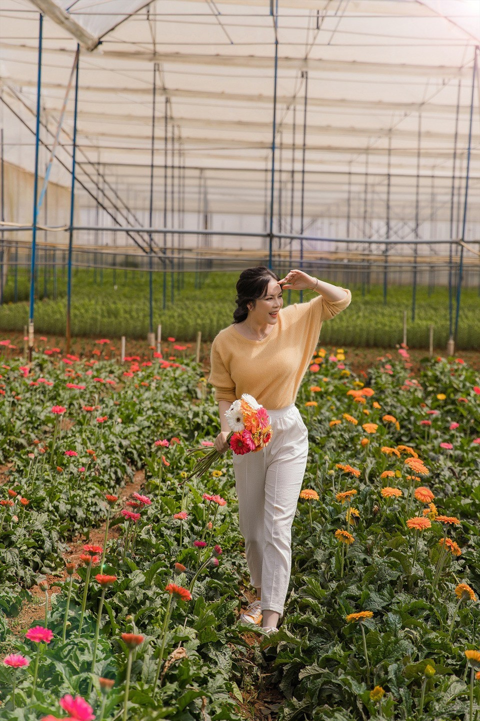 Lý Nhã Kỳ còn trồng các loại hoa.