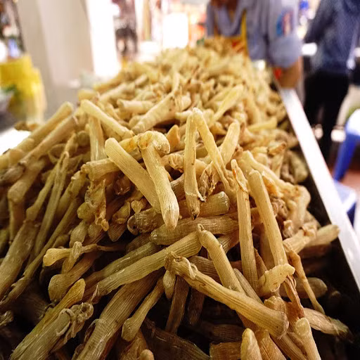 Nhiều bà nội trợ có kinh nghiệm coi sá sùng như là "mì chính" của giới nhà giàu bởi chỉ cần thả một mẩu sá sùng cũng đủ để nồi canh ngọt thanh mà đậm đà.