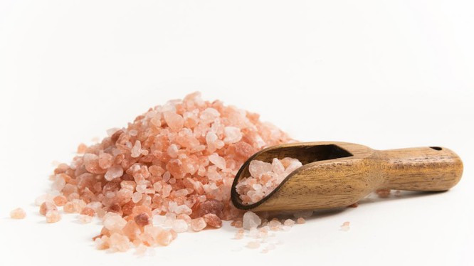 Theo một số người tiêu dùng, muối cổ Himalaya có mùi vị không khác gì các loại muối bán trên thị trường song nhiều người chọn mua vì tính tò mò và sự yên tâm về chất lượng. Bởi, muối này được khai thác ở ngay dưới chân núi Himalaya, là muối sạch nhập khẩu giàu chất khoáng, không chứa kim loại nặng.