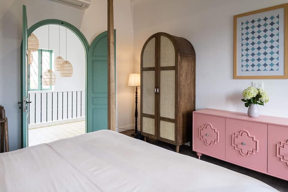 Phòng ngủ dành cho hai bé gái.