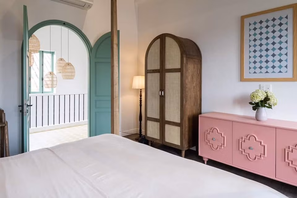 Phòng ngủ dành cho hai bé gái.