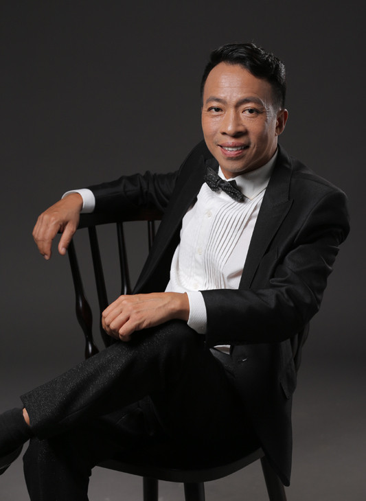 Nổi tiếng trong làng nhạc đỏ Việt Nam, NSUT Việt Hoàn được khán giả biết đến qua các ca khúc như: Gửi em ở cuối sông Hồng, Việt Nam quê hương tôi...Ảnh: VOV