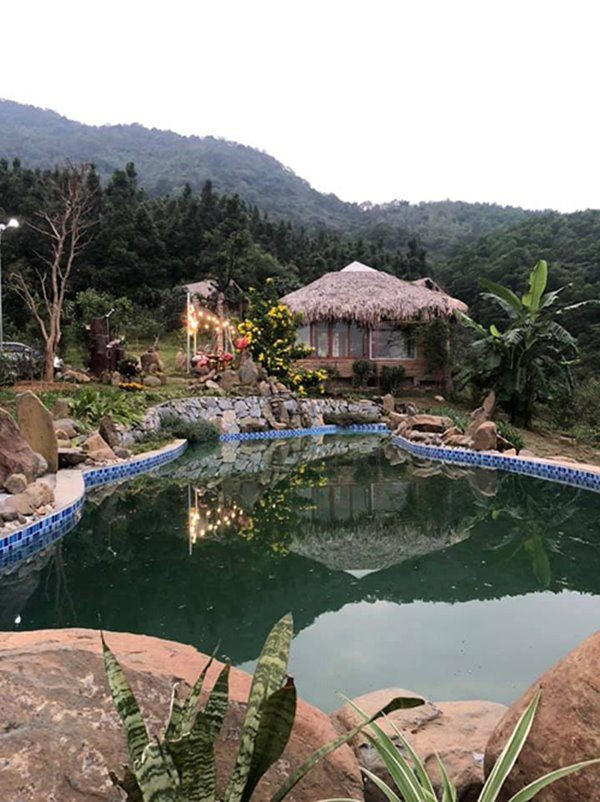 NSƯT Việt Hoàn còn thiết kế cả hồ bơi để gia đình thư giãn trong những ngày hè nóng nực. Ảnh: Thoidaiplus.