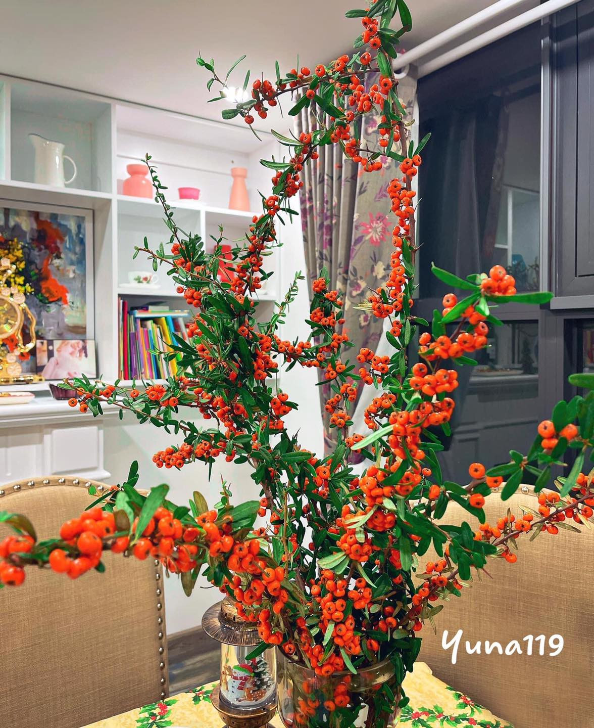 Nhập khẩu từ Trung Quốc, cành hồng gai cũng được chị em lùng mua trong dịp Tết Nguyên đán. Mai Mỹ bán trên thị trường với giá 250.000 - 350.000 đồng/5 cành. Nguồn ảnh: Facebook.