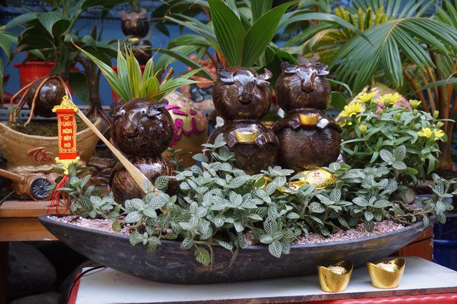 Những con trâu được cách điệu với dáng đứng khá dễ thương. Ảnh: Tiền phong.