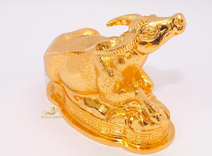  Sản phẩm hình trâu đáng chú ý nhất trên thị trường Tết năm nay phải kể đến là tượng trâu vàng giá từ vài triệu tới vài chục triệu đồng. Ảnh: Gold Việt.