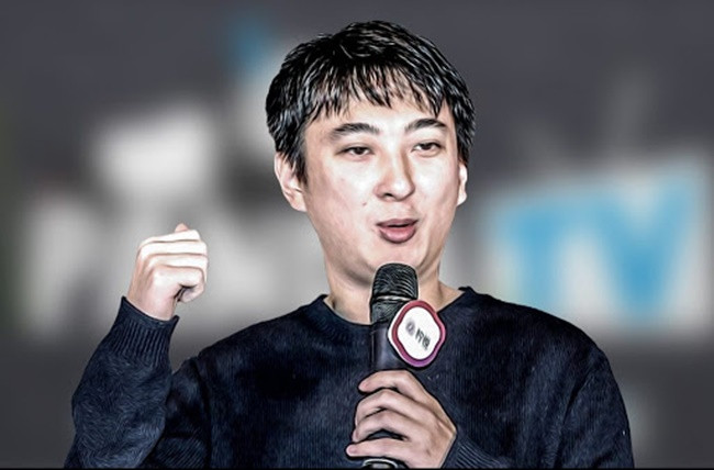 Tuy nhiên, điều này chưa là gì so với việc anh tiêu hết 8,5 tỷ đồng trong một lần đi hát.