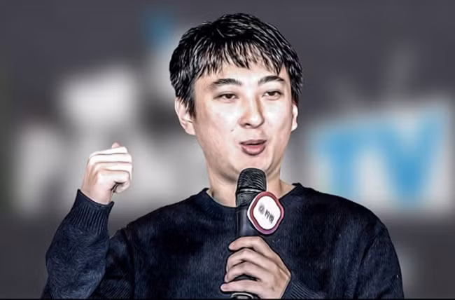 Tuy nhiên, điều này chưa là gì so với việc anh tiêu hết 8,5 tỷ đồng trong một lần đi hát.