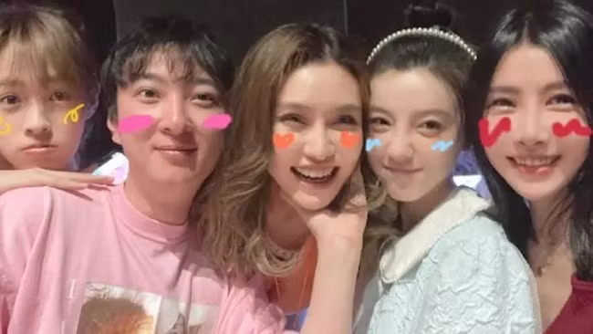 Không chỉ vậy, có thông tin nói rằng thiếu gia Trung Quốc này còn đi máy bay riêng tới bữa tiệc.