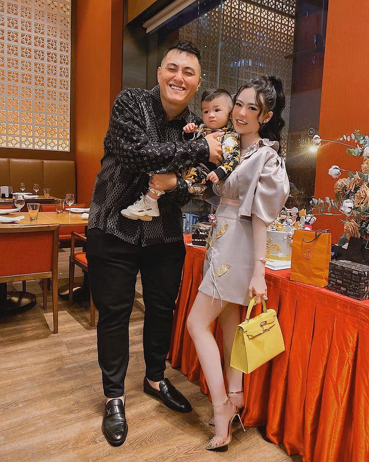 Cậu nhóc Corbin - con trai Fabo Nguyễn - Vân Tiny được đánh giá là một trong những đứa trẻ sống trong nhung lụa ngay từ "trong trứng nước".