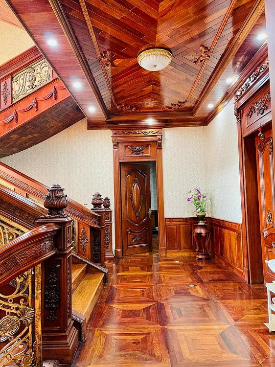 Không chỉ sở hữu vẻ ngoài hoành tráng, không gian nội thất biệt thự cũng vô cùng sang trọng với lối kiến trúc tân cổ điển. Ảnh: Dân Việt