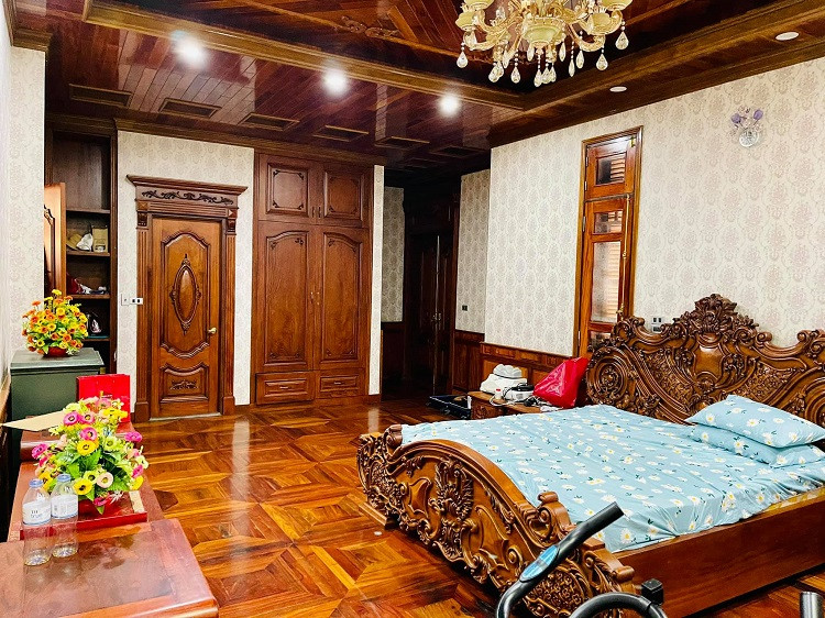 Các phòng ngủ đều sử dụng nội thất có thiết kế tương tự nhau để tạo sự đồng bộ. Ảnh: Dân Việt.