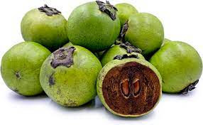 Để kiểm tra quả hồng đã chín hay chưa, chỉ cần bóp nhẹ vào quả hồng. Nếu quả mềm, có vết lõm thì tức là nó đã chín. Ảnh: Printest