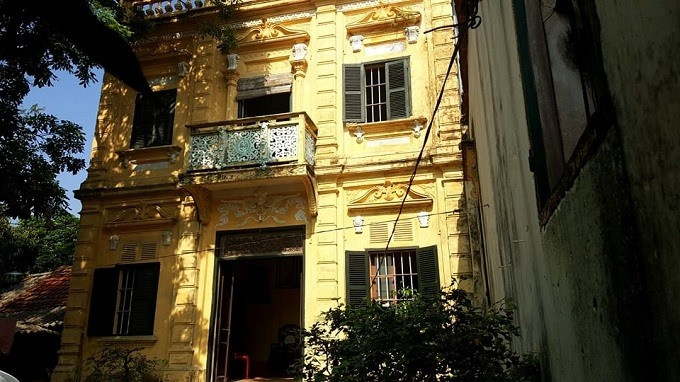 Căn biệt thự cổ nằm trên mảnh đất rộng 300m2 thuộc sở hữu của gia đình ông Phạm Khắc Tiệp gần như giữ được nguyên vẹn nét kiến trúc thời kỳ Pháp thuộc. Ảnh: Vietnamnet