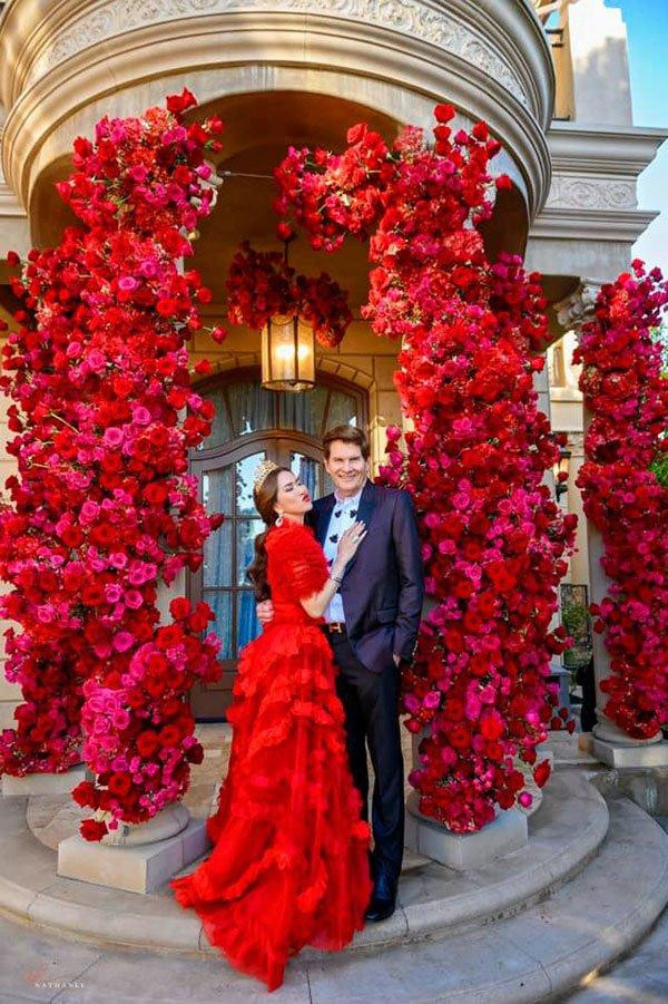 Mini Morris hiện sống cùng chồng người Mỹ và cậu con trai trong căn biệt thự trị giá 800 tỷ đồng. Ảnh: Instagram