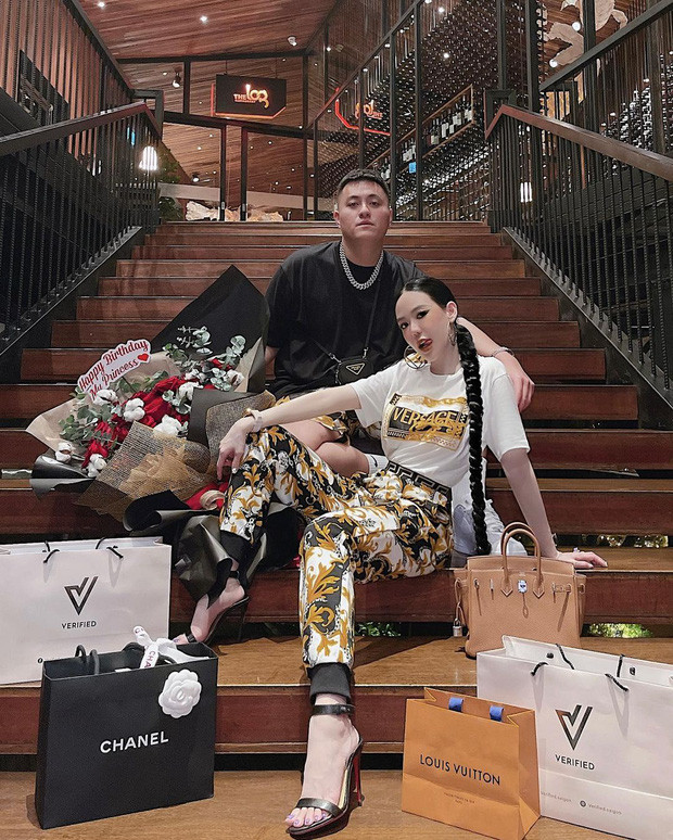 Một thiếu gia Sài thành khác cũng không hề thua kém Phillip Nguyễn trong khoản chăm sóc nửa kia chính là Fabo Nguyễn - con trai ông trùm điện tử Sài thành.