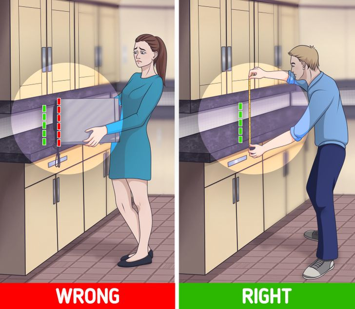Sai lầm thiết kế nội thất thường gặp nhất là mua các vật dụng như nồi, chào, lò vi sóng...nhưng không đo trước kích thước. Việc này khiến chúng có thể không vừa với không gian bếp sẵn có. Cách tốt nhất là đo kích thước trước để đảm bảo không gian bố trí hợp lý.