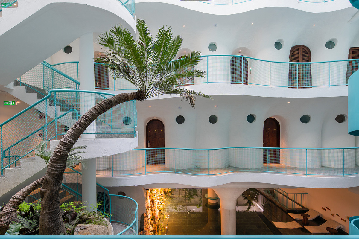 Để chịu được khí hậu nắng nóng và mưa bão nhiều của miền Trung, khách sạn sử dụng các vật liệu có chất lượng tối ưu nhất.