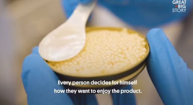 Loại trứng cá tầm siêu đắt này chuyên phục vụ cho Hoàng gia và tầng lớp siêu giàu tại một số nhà hàng tốt nhất thế giới, từ Monaco tới Dubai. Nguồn ảnh: Getty Image, BI