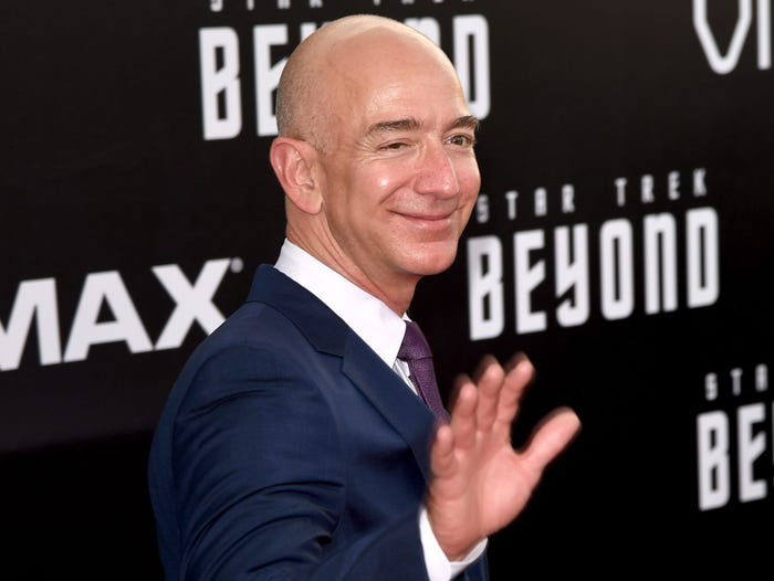 Tính đến ngày 2/2/2021, tỷ phú Jeff Bezos vẫn giàu nhất thế giới với 196,2 tỷ USD (theo ước tính của Forbes). Nguồn ảnh: Business Insider