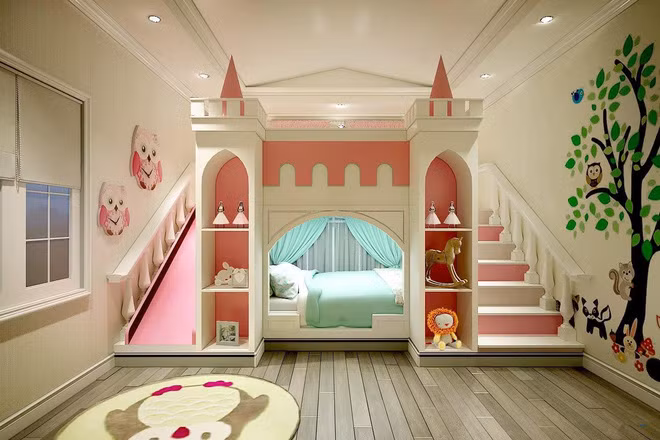 Việc đầu tư phòng ngủ của các con cũng được vợ chồng nữ ca sĩ lưu tâm. Căn phòng của Yuki có tone màu hồng trắng nhưng lại vô cùng độc đáo khi mô phỏng một toà lâu đài.