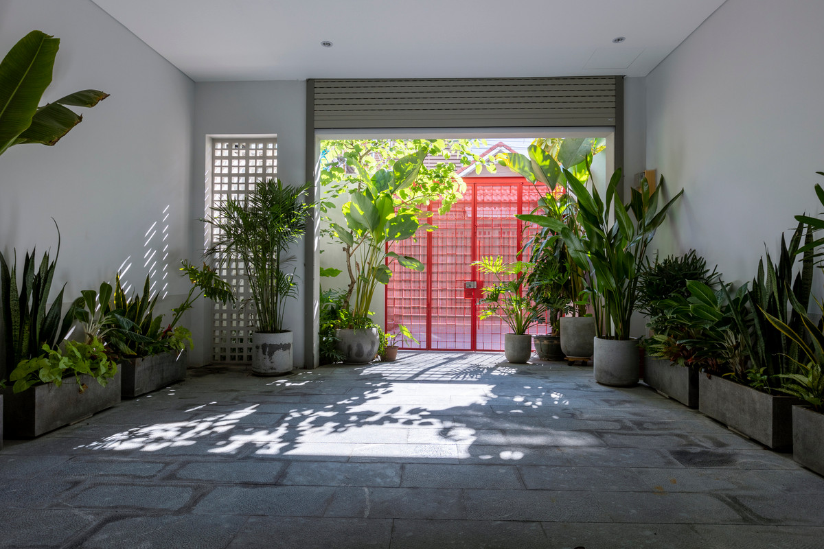 Có một số kết cấu không thể được bảo đảm nếu không tháo dỡ trong quá trình sửa chữa. DO đó, kiến trúc sư quyết định đưa ra một kế hoạch cho phép thiết kế ngẫu hứng và xây dựng tùy chỉnh các thành phần không chắc chắn.