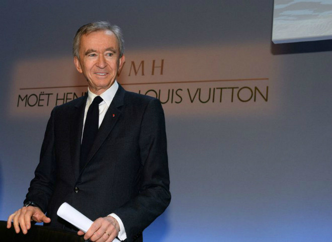 Bên cạnh đó, Bernard Arnault còn nắm cổ phần 2% trong hãng đồ hiệu Hermes, cổ phần 6% trong hãng bán lẻ Pháp Carrefour và khoảng 1 tỷ USD tiền mặt và các khoản đầu tư khác. Ảnh: Bloomberg