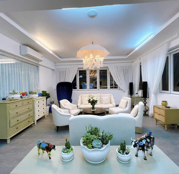  Căn nhà của Lý Nhã Kỳ thiết kế nhiều cửa sổ lấy ánh sáng.