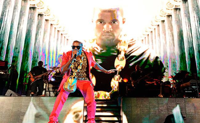 Truyền thông Mỹ đưa tin, Kanye còn tậu vài chiếc thùng rác của thương hiệu danh giá Louis Vuitton. Năm 2019, Kim Kardashian - vợ của Kanye West đã tiết lộ nội thất bên trong căn nhà của 2 vợ chồng, trong đó nổi bật nhất phải kể đến chiếc bồn rửa tay được thiết kế đậm chất nghệ thuật.