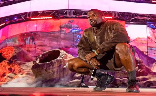 Ty phu dung toilet bang vang, chi 4 ty/nam de lam toc la ai?