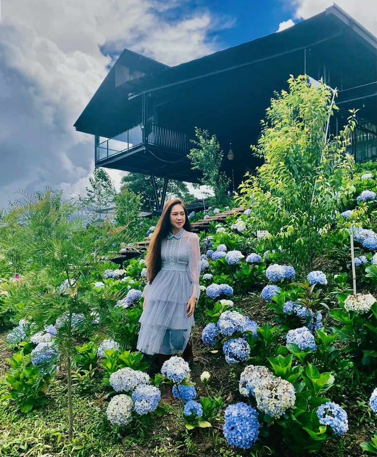 Khu vườn là nơi lý tưởng để các nhóc tì được trải nghiệm cuộc sống, gần gũi hơn với thiên nhiên...Nguồn ảnh: FBNV