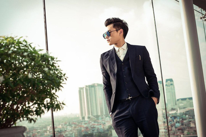 Lớn lên, anh chàng trở thành hình mẫu bạn trai lý tưởng của bất kì cô gái nào. Ảnh: FBNV