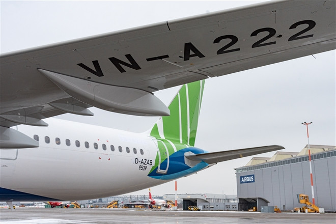 Airbus A321NEO ACF là máy bay thân hẹp đầu tiên gia nhập đội bay của Bamboo Airways trong năm 2021, tiếp nối máy bay phản lực tân tiếp Embraer vừa về khoác màu thương hiệu Bamboo Airways trong tháng 1/2021. Ảnh: VTCNews.