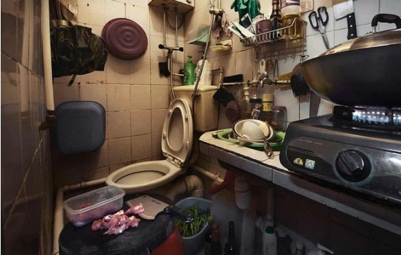 Nhà bếp và nhà vệ sinh hợp nhất. Ảnh: Nationalgeographic