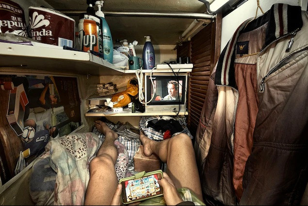 Ít ai biết, đằng sau vẻ ngoài hào nhoáng ấy còn có khoảng 200.000 người, sống trong những căn nhà diện tích vẻn vẹn vài mét vuông. Ảnh: Nationalgeographic