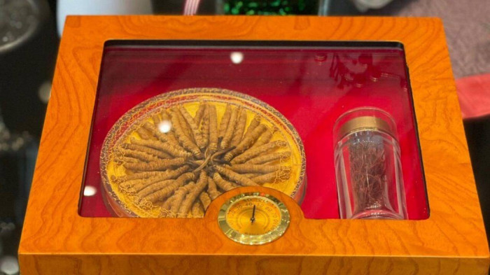 Giat minh loat qua Tet tien ty nha giau Viet san lung