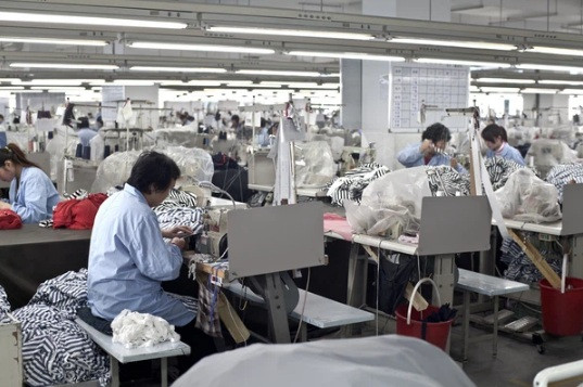 Đây chính là chiến thuật giúp từng sản phẩm H&amp;M luôn ở trong tình trạng có thể “cháy hàng” bất kỳ lúc nào, đồng thời giới hạn được các chi phí phải gánh chịu khi hạ giá.