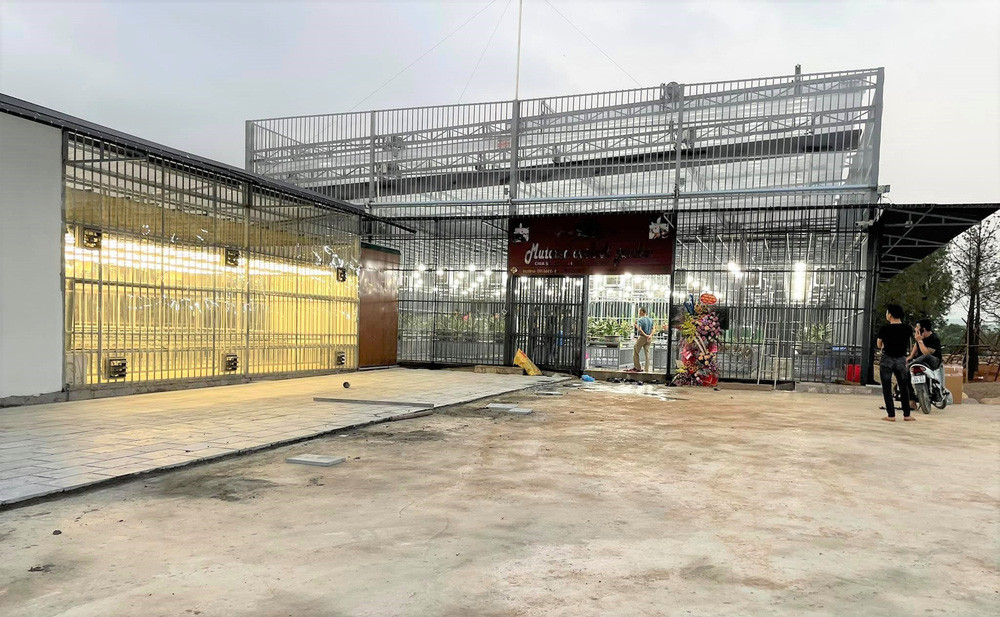 Một góc vườn lan rộng hàng trăm m2 của đại gia lan đột biến vừa bị bắt. Ảnh: FBNV