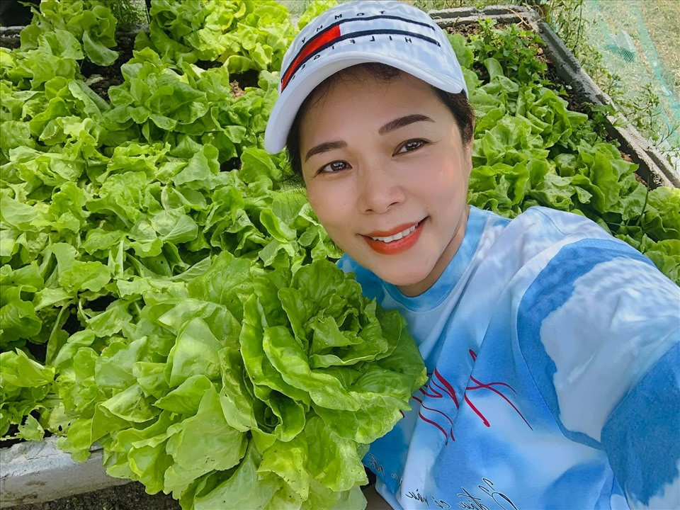 Ngoài ra, Mỹ Lệ còn mua một khu vườn rộng tại TPHCM để trồng nhiều cây ăn trái và rau củ. Ảnh: FBNV.