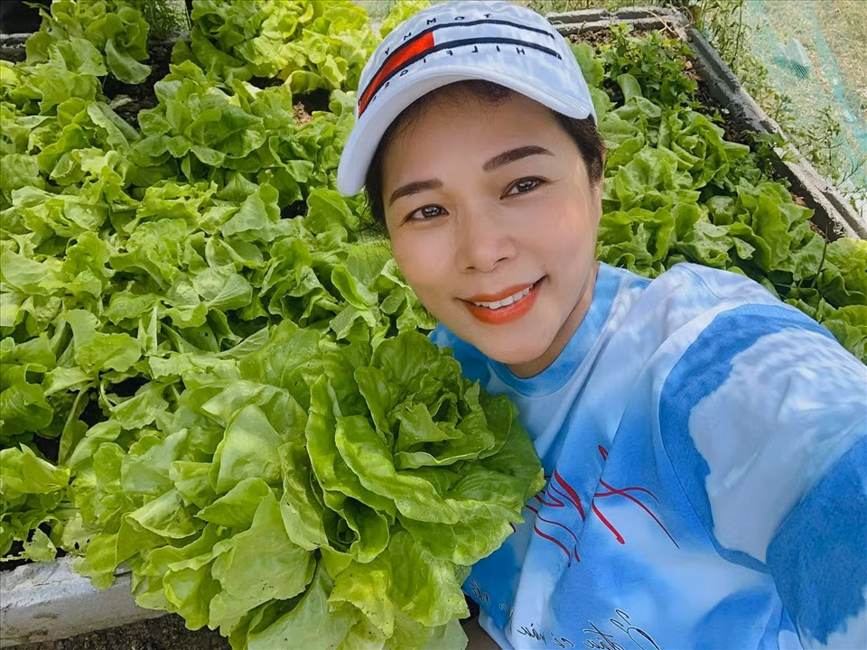 Ngoài ra, Mỹ Lệ còn mua một khu vườn rộng tại TPHCM để trồng nhiều cây ăn trái và rau củ. Ảnh: FBNV.